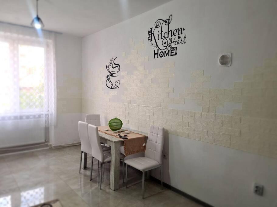 Mural Art Apartament Petroşani Exterior foto